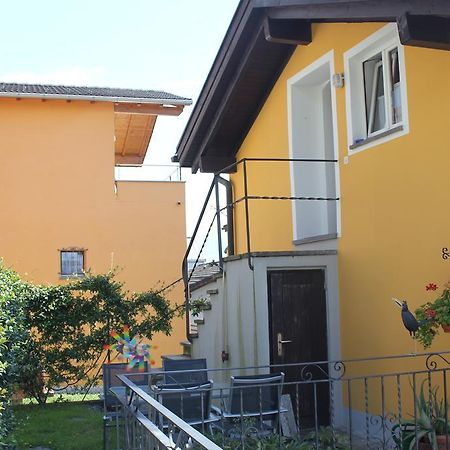 Casa Gialla Gordola Rom bilde