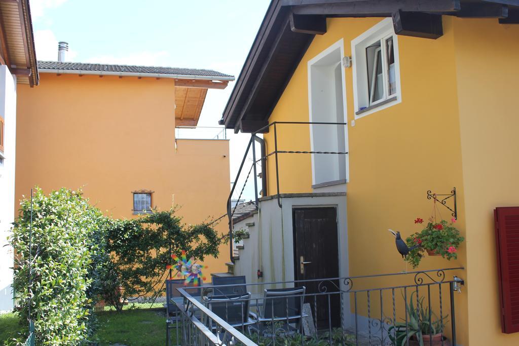 Casa Gialla Gordola Rom bilde